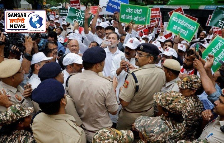दिल्ली में चुनाव आयोग पर घमासान, आखिर क्यों उठी CEC के इस्तीफे की मांग?