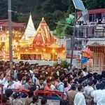 कैंची धाम में दर्शन करने पहुंचे श्रद्धालु, फिर अचानक मच गया बवाल