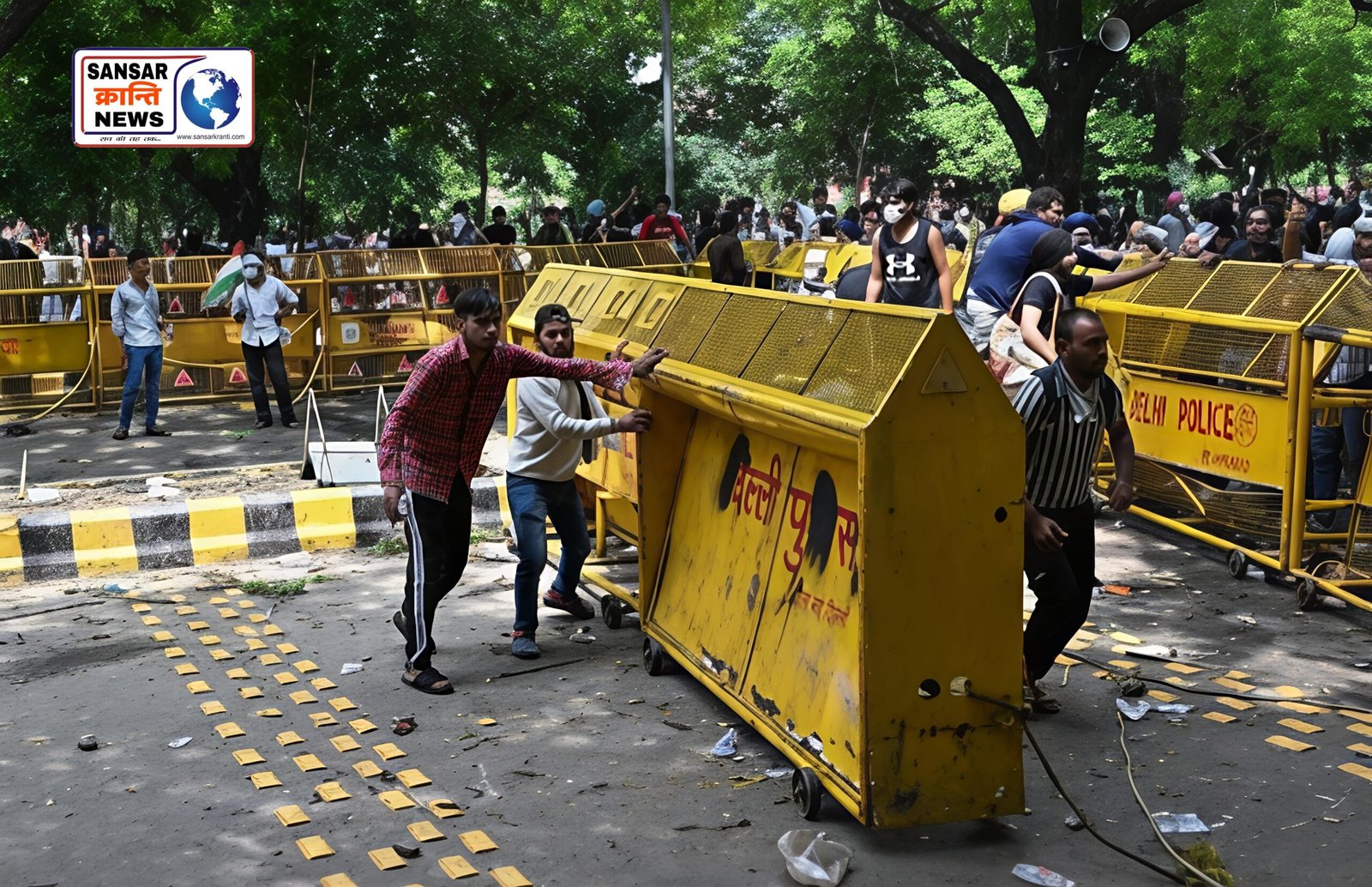 दिल्ली में बैरिकेडिंग, मेट्रो बंद और ट्रेनों पर असर—प्रदर्शन की पूरी कहानी