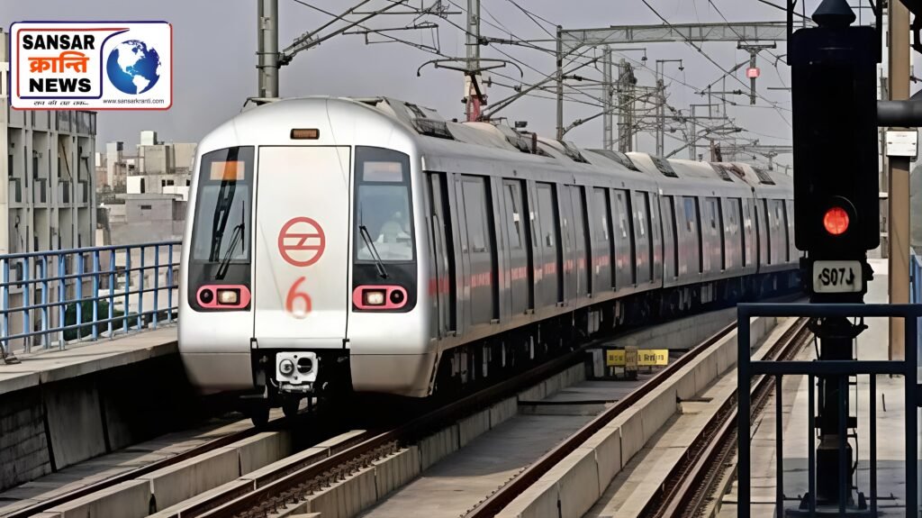 दिल्ली मेट्रो में सीट के विवाद ने ली जान! पूर्व IAS अधिकारी और वकील बेटा गिरफ्तार, जानिए पूरा मामला