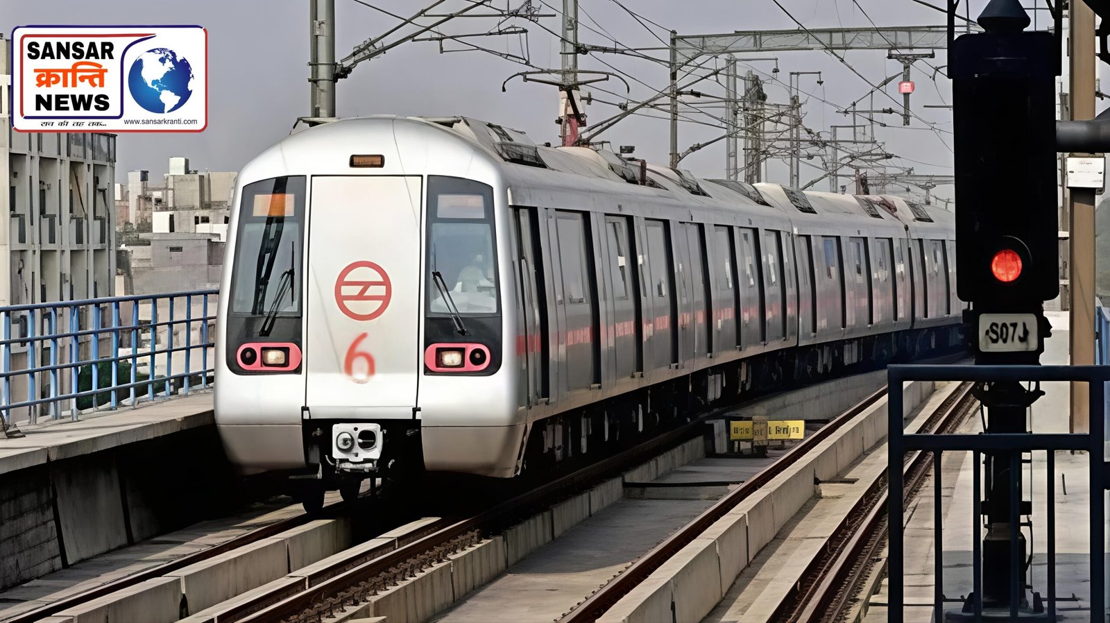 दिल्ली मेट्रो में सीट के विवाद ने ली जान! पूर्व IAS अधिकारी और वकील बेटा गिरफ्तार, जानिए पूरा मामला